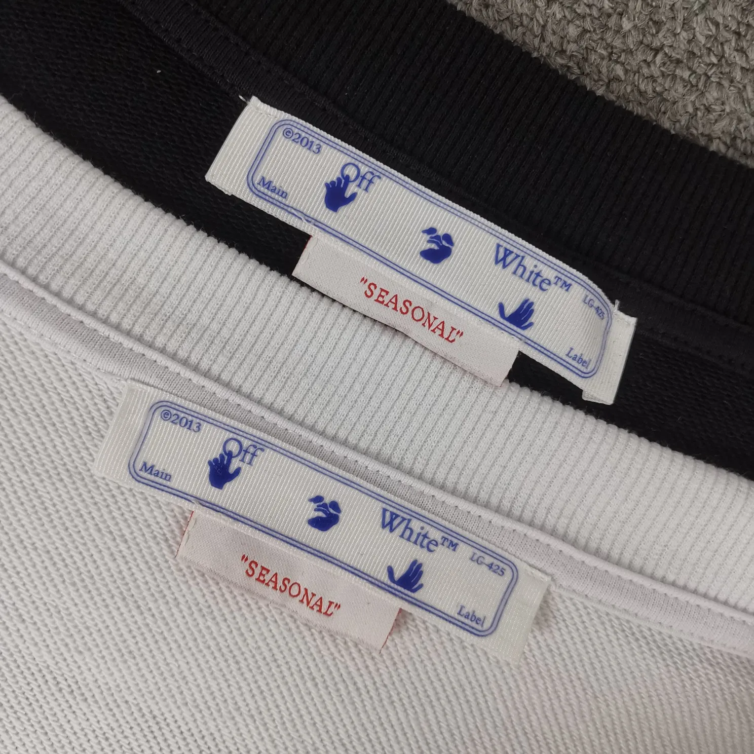 [New Style] 22SS top version OFFWHITE OW lucky leaf embroidered print male and female couples same trendy pure cotton loose autumn and winter round neck sweatshirt. This year's environmentally friendly series is indeed interesting, all centered around plants. The combination of lucky leaves and arrows has a slightly fresh and artistic style. The front panel printing uses Tajima embroidery printing and superimposed embroidery technology, with a yellow background, a second layer of blue, and the last layer is purple OFF. The embroidery is raised and has a tactile feel. The arrows on the back are made using imported glue technology and then put on the embroidery machine. The printing is realistic and full. Ye Jing's expression is very obvious. Customized three-label auxiliary materials to perfectly restore ZP.  Color: black and white Size: XS-L P:410